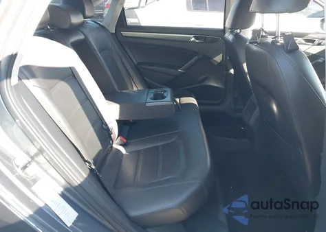 2017 Volkswagen Passat 1.8T R-Line z USA, uszkodzony, nr VIN 1VWDT7A33HC010989